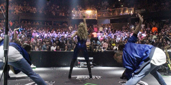 María José hace vibrar a sus fans al cantar con mariachi; conquistó el Palenque de MTY