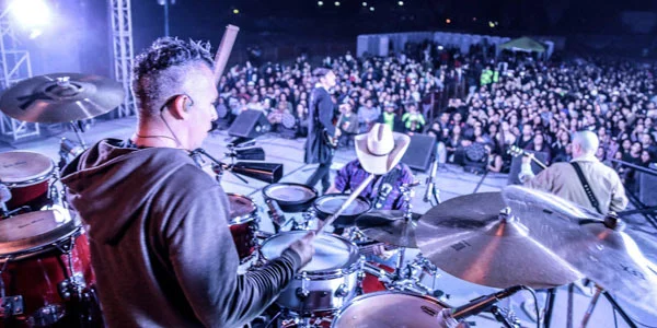 Kinky llevó su Nada Vale Más Que Tú Tour a la Feria de Puebla, sus beats enloquecieron a los fans