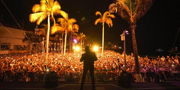 Después del enorme éxito del Jaripeo sin Fronteras en el Palacio de los Deportes, Pepe Aguilar llevó su música a Puerto Vallarta