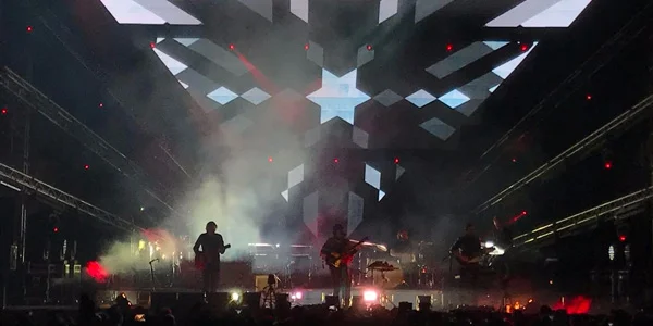 Zoé continúa con su espectacular tour en México mientras el single "Hielo" impactó con su lanzamiento y Aztlán vuelve al #1 de ventas en MixUp