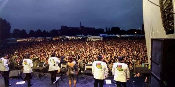 Los Ángeles Azules triunfaron en el Ruido Fest de Chicago, continúan su tour por EU y Esto Sí Es Cumbia sigue en el #1 de ventas