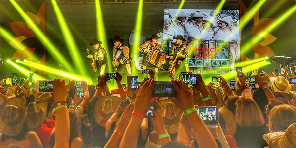 A punto de comenzar su gira por Estados Unidos, Bronco llevó su galope a Guanajuato, donde miles bailaron a su ritmo