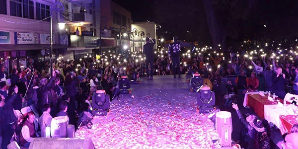 Río Roma irradió romanticismo durante #Los40Básico y días después cantó en su tierra natal, Hidalgo