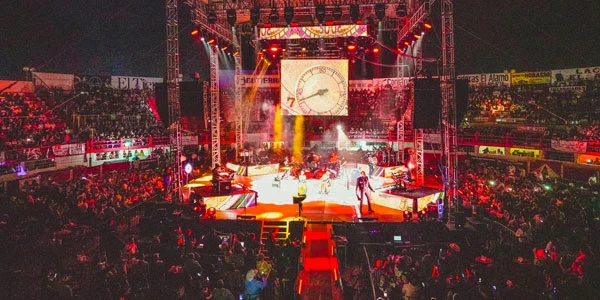 Pepe Aguilar se presentó en la Plaza de Toros de Buenaventura, Coahuila, ante miles de asistentes
