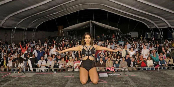 María León promociona su exitoso single "Amor ilegal" y continúa con su #sargentour