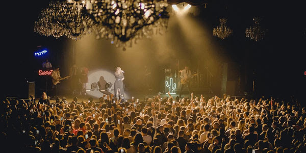 Yuridia sigue sumando llenos totales a su #DesiertoTour2018 por Estados Unidos