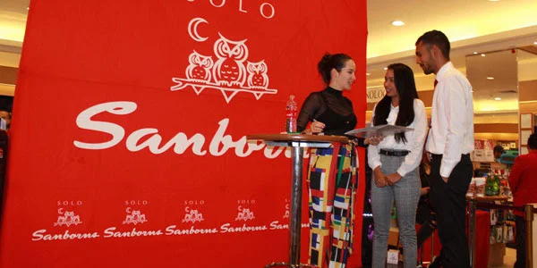  Ximena Sariñana realizó firma de vinilos de Mediocre en el Sanborns de Plaza Lindavista
