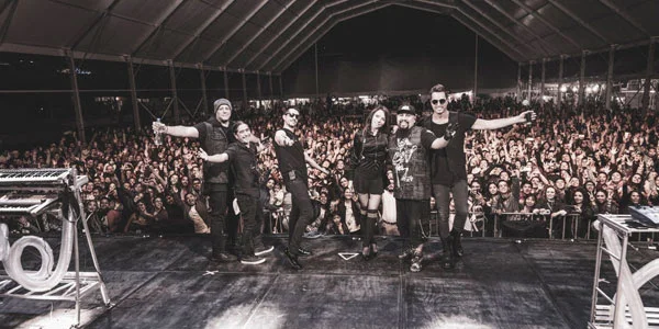 Moenia ofreció un gran show en la Feria de la Manzana en Puebla