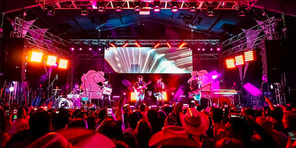 Bronco regresó a Estados Unidos con su gira Por Más