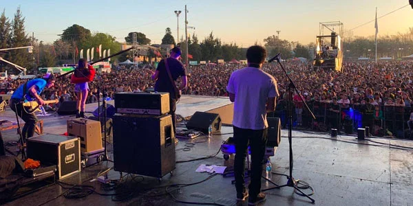 Paty Cantú canta ante 100 mil personas en el Festival de la Primavera en Argentina