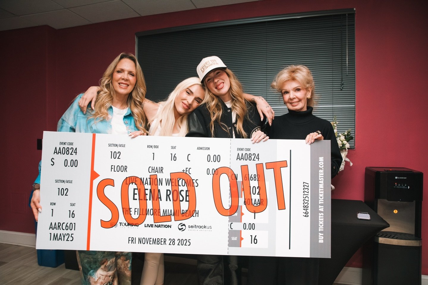 &iexcl;SOLD OUT! este fin de semana en Miami, Orlando y Atlanta con @elenarose en el Alma Tour🪽✨

PR&Oacute;XIMAS FECHAS:
📌DIC. 3: 
Dallas, TX / The Echo Lounge &amp; Music Hall 
📌DIC. 4: 
Houston, TX / House of Blues Houston 
📌DIC. 6 : 
Washingt