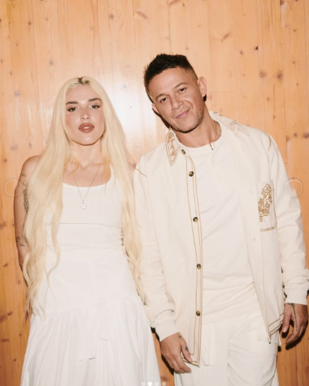 Alejandro Sanz y Elena Rose presentan el videoclip de “Rimowa”, una de las joyas ocultas de ¿Y Ahora Qué + ?