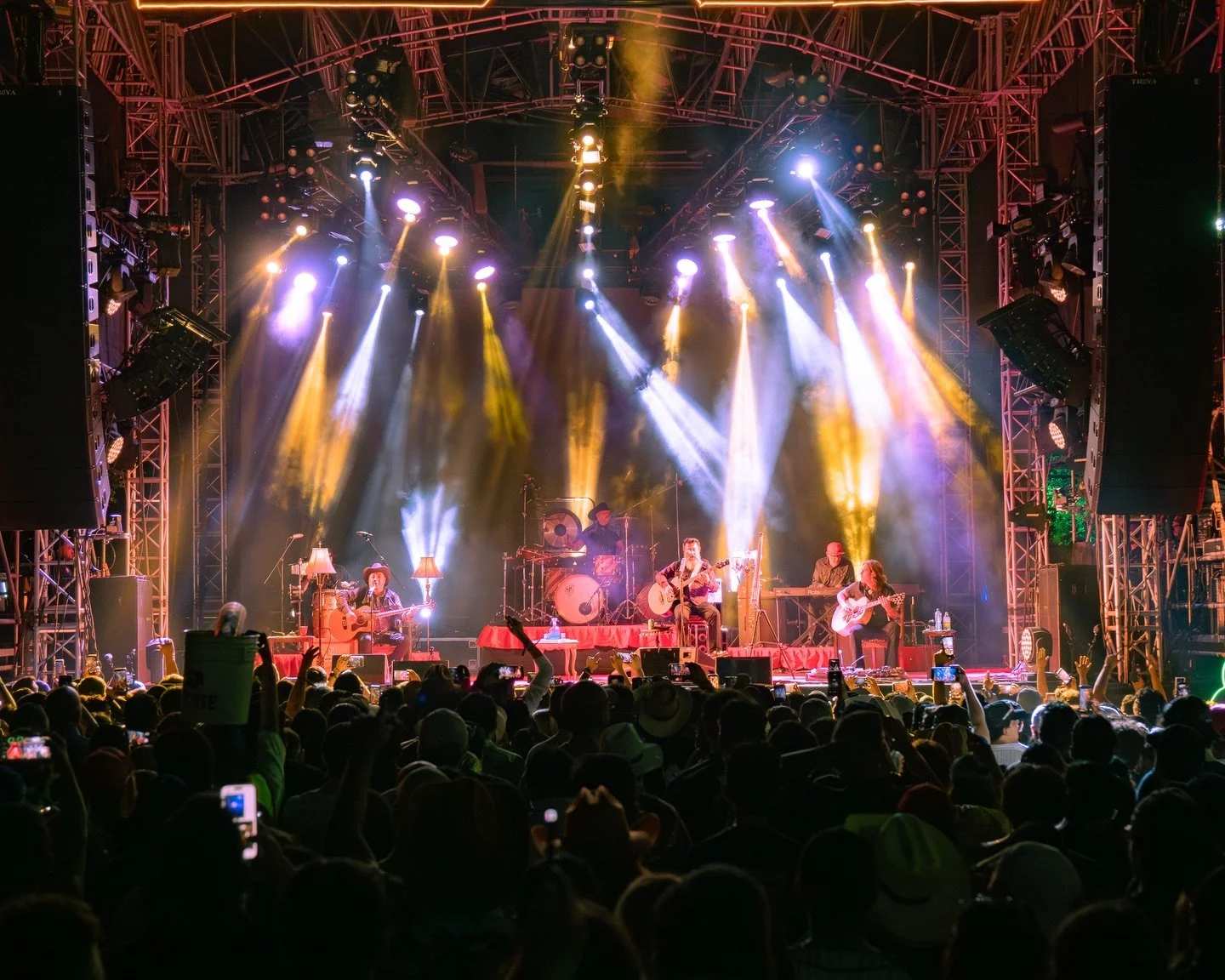 @molotovbanda estuvo en el escenario ac&uacute;stico de @TecatePalNorte el d&iacute;a de ayer. &iquest;Est&aacute;s listo para ver su set este domingo? 🎶🦁
