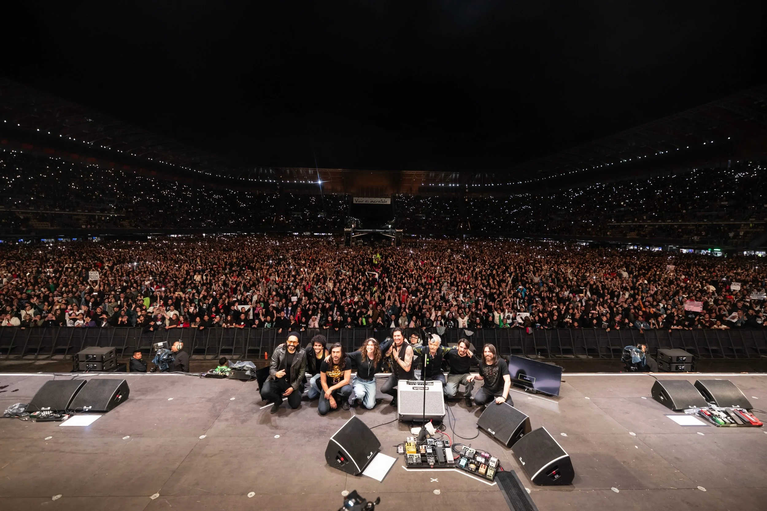 @caifanesmex haciendo vibrar el Estadio GNP ayer con una noche inolvidable. 🤩🎸

📸 Fotos: Lul&uacute; Urdapilleta