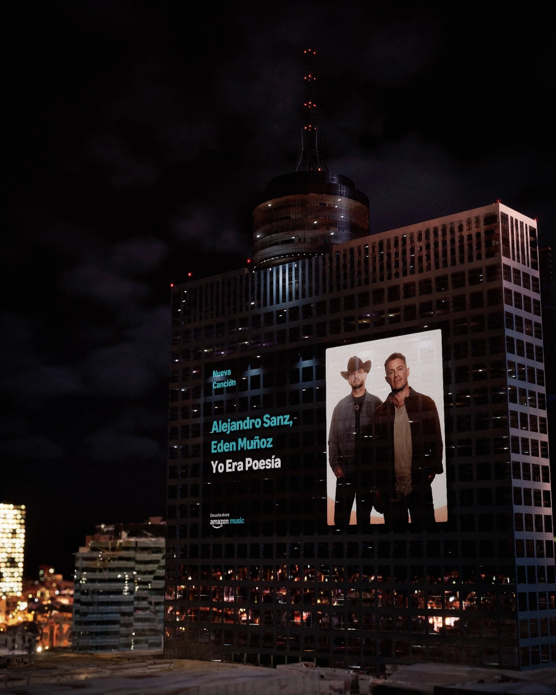 @alejandrosanz y @edenmunoz con &ldquo;Yo Era Poes&iacute;a&rdquo; en el WTC en Ciudad de M&eacute;xico. &iexcl;Gracias @amazonmusicmx por esta sorpresa!💥