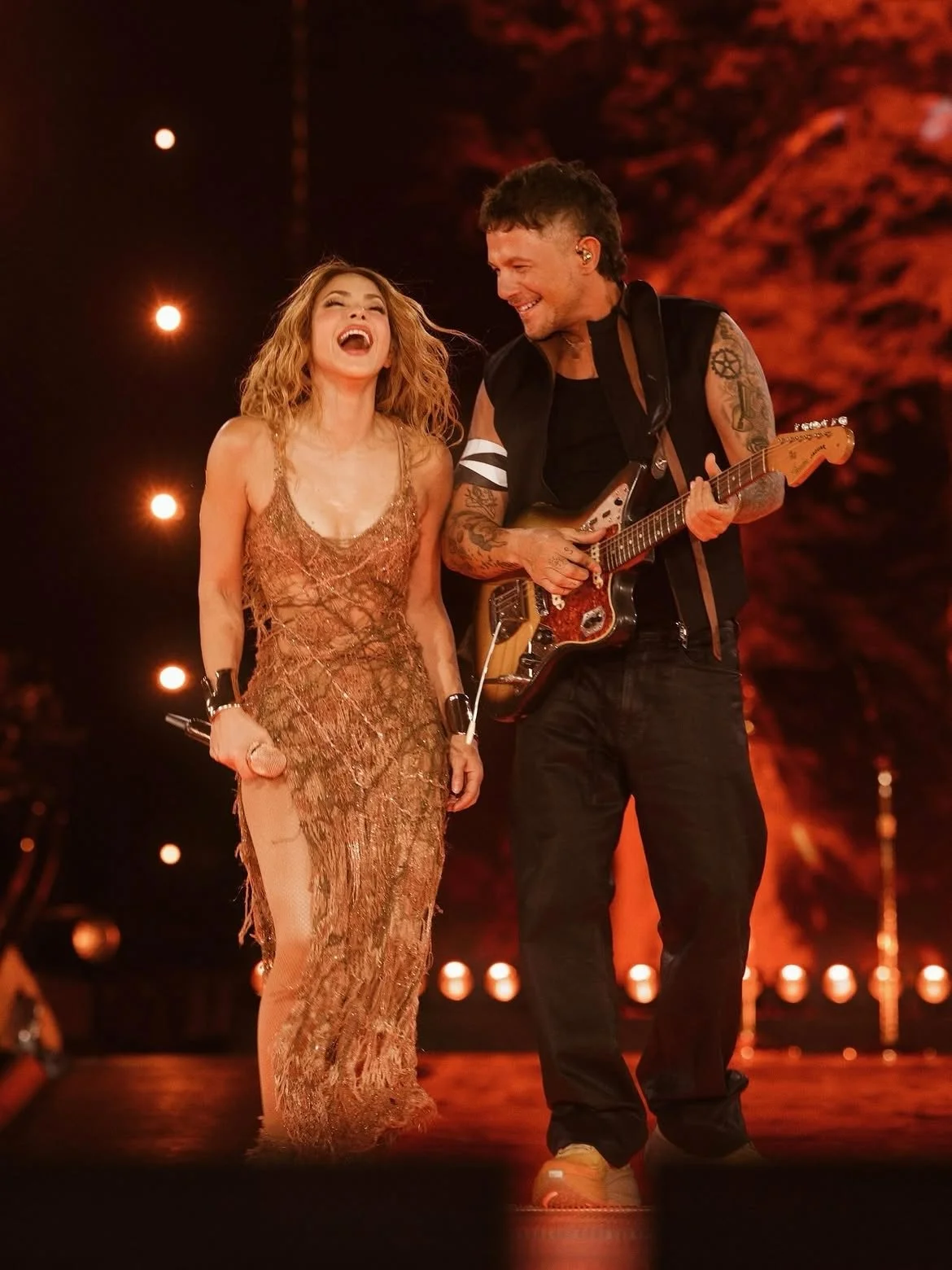 @shakira se une a @alejandrosanz en Madrid para interpretar &ldquo;La Tortura&rdquo; 🔊🤩