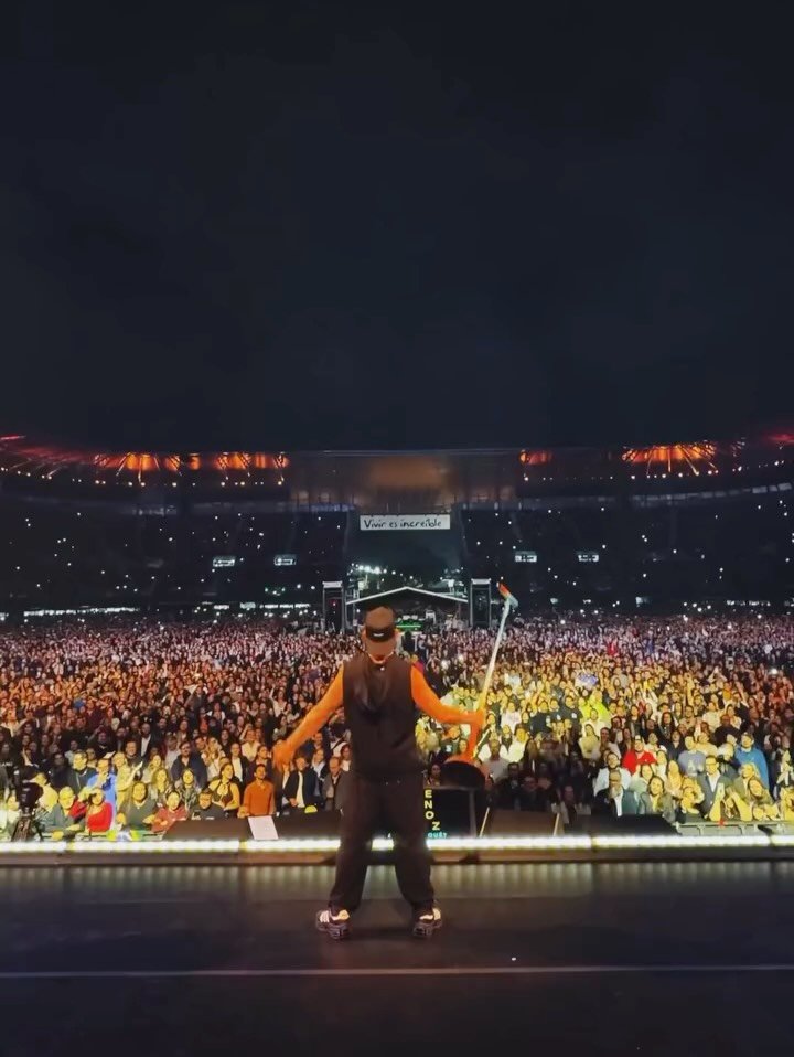 @alejandrosanz en el estadio GNP en Ciudad De M&eacute;xico con total Sold Out este fin de semana 🇲🇽🔊. &iexcl;Gracias a todos los asistentes!