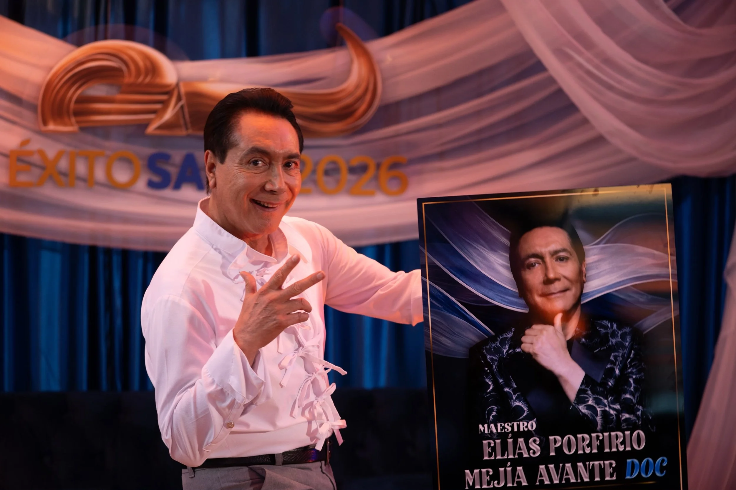 Los hermanos El&iacute;as y Alfredo Mej&iacute;a Avante, integrantes de @angelesazulesmx , reciben el reconocimiento TRAYECTORIA 25 A&Ntilde;OS en el prestigiado evento &Eacute;XITO SACM 2026. 

&iexcl;Muchas felicidades!
