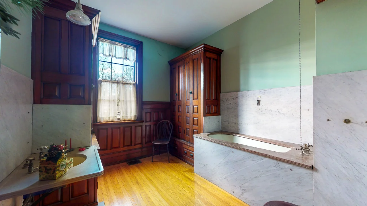 Ten-Broek-Mansion-12042018_121207.jpg