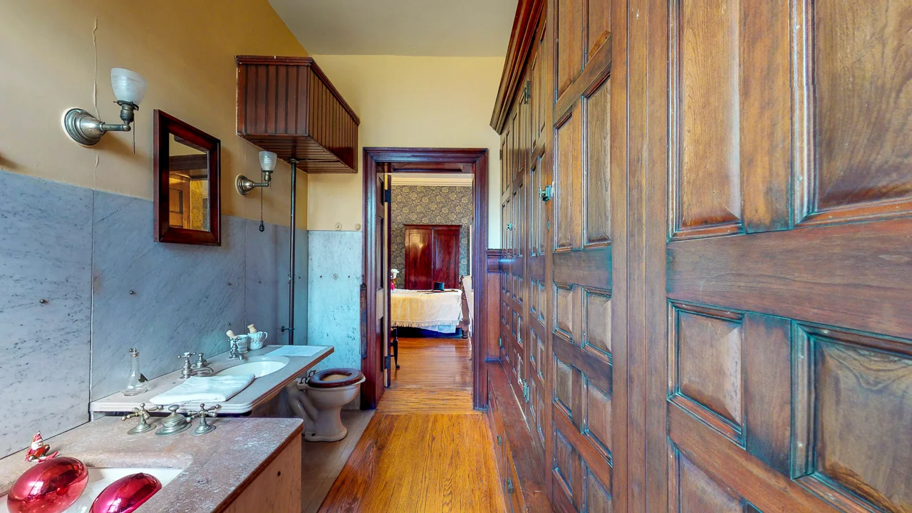 Ten-Broek-Mansion-12042018_122319.jpg