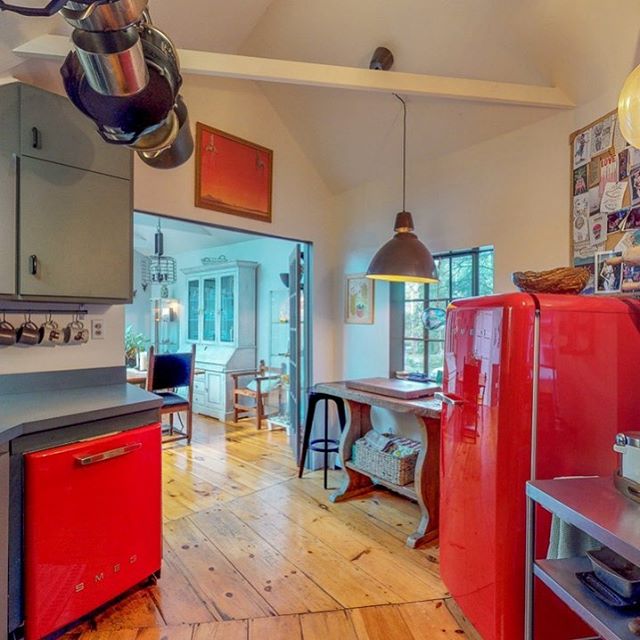 We love the red accents in this home we shot recently!⠀
.⠀
.⠀
.⠀
.⠀
.⠀
.⠀
.⠀
.⠀
.⠀
.⠀
.⠀
#kitchen #fridge #kitchencounter #homedecor #interior #home #house #glam #interiordecorating #homedesign #homedecor #realty #realtor #broker #listingagent #listing #forsale #househunting #homeforsale #newlisting #realestate #realestatephotography #residentialrealestate #realestateagent #property #hudsonvirtualtours #virtualtour #upstateny #newyork #dreamhome⠀
⠀