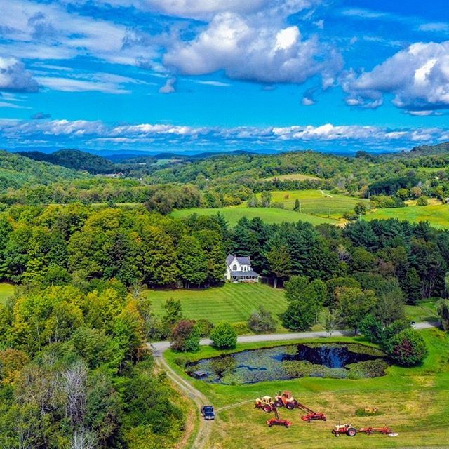 classic view!⠀
.⠀
.⠀
.⠀
.⠀
.⠀
.⠀
.⠀
.⠀
#realestate #realtor #justlisted #broker #homesale #newhome #househunting #househunters #dreamhome #properties #milliondollarlisting #oldhousecharm #home #property #housing #mortgage #homesforsale #homeinspection #homesweethome #thereisnoplacelikehome #justlisted #countrylife #wanttomove #houseportrait #upstate #upstateny #hudsonvirtualtours #drone⠀⠀