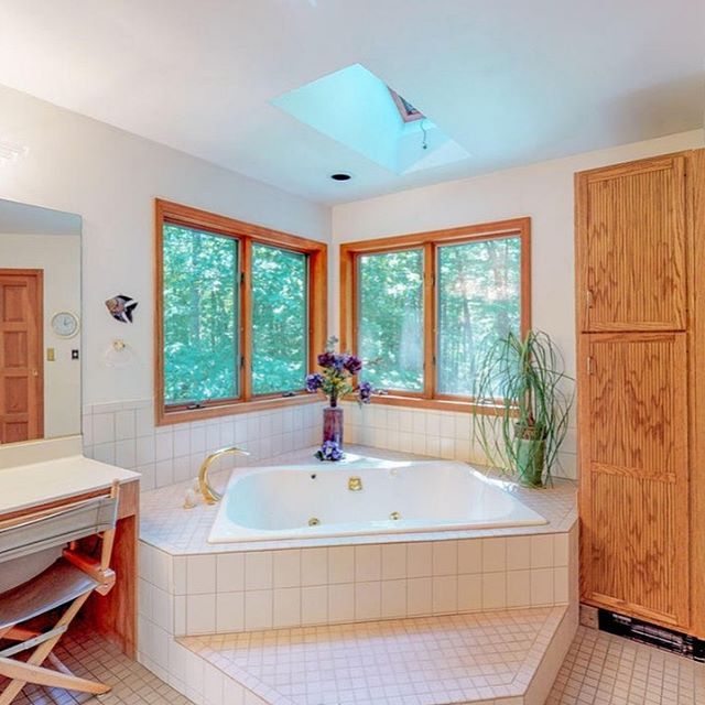 Bathing with nature!⠀
.⠀
.⠀
.⠀
.⠀
.⠀
.⠀
.⠀
.⠀
.⠀
.⠀
#bathroom #wc #toilet #interior #realestate #bathroomgoals #milliondollarlisting #loveitorlistit #househunting #realestatephotography #realtor #broker #realestateagent #listing #home #house #property #listingagent #forsale #homesweethome #tub #shower #luxe #realestatephotography #hudsonvirtualtours #virtualreality #matterport #glamour #homesoftherich #bathtub⠀
⠀