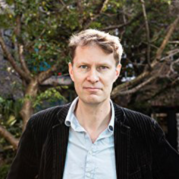 Luke Harding.png