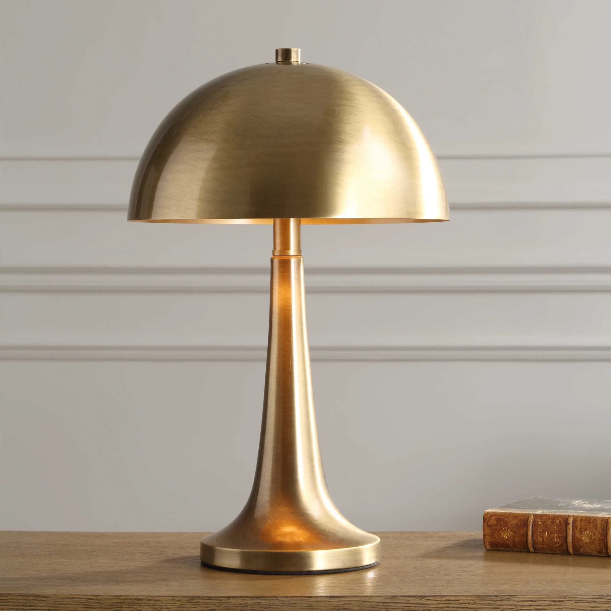 Dame Lamp.jpg