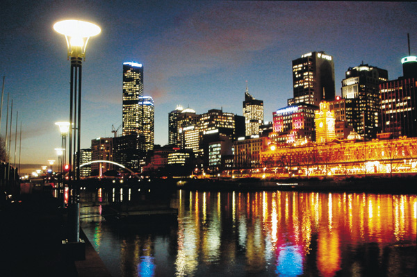 Melbourne Skyline _ Yarra River.jpg