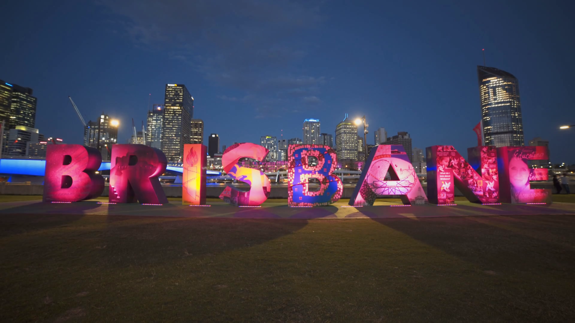 videoblocks-night-view-of-the-g20-brisbane-letters-illuminated-in-red-at-south-bank-in-queensland-australia_b9cdxqhtx_thumbnail-full01.png