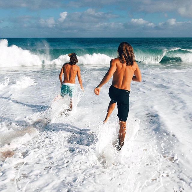 Beat the #MondayBlues with some ocean blues, your bestie, and a Single Prop cocktail. Tag someone you're ready to take on the week with! 🌴

Photo: @koasmith

#islandlife #adventureisoutthere #sunsout