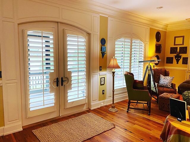 Can these arches be anymore perfect?!? Beautiful arch shutter install! #plantationshutters #archedshutters #familyroomdecor #douglasga