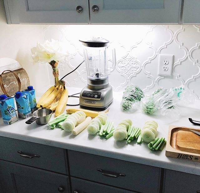 Productive morning of meal prep 💪🏻 green shakes are delicious and so nutritious, especially during cold &amp; flu season! Throw in some spirulina and get some amazing benefits high in antioxidants &amp; B12! Want the recipe? Comment below 👇🏻 🍌🥒