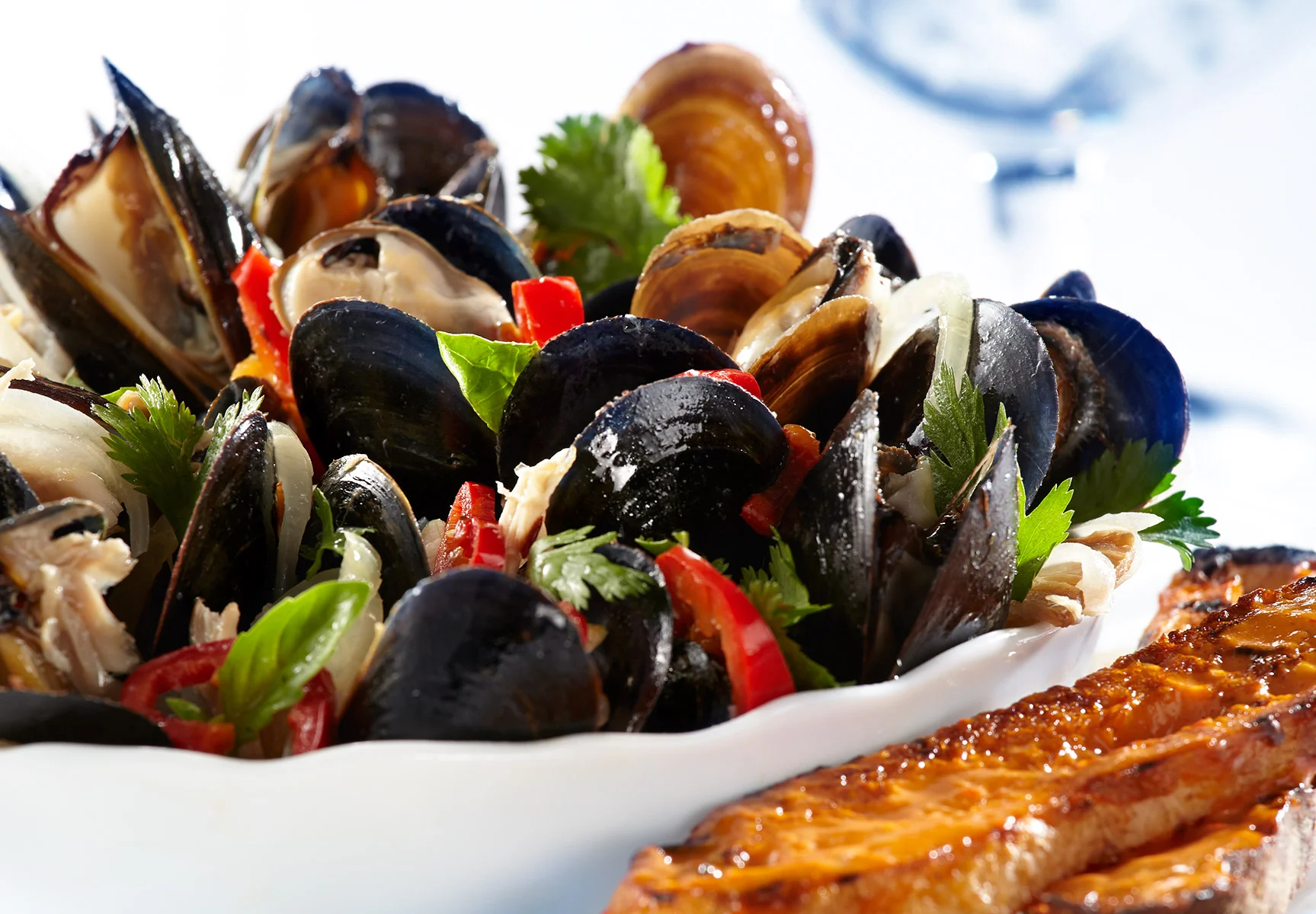 mussels, entrée, dinner, food, food photographer, drink photographer, Long Island food photographer, product photographer, photographer, studio photographer, packaging, John Montana, Montana
