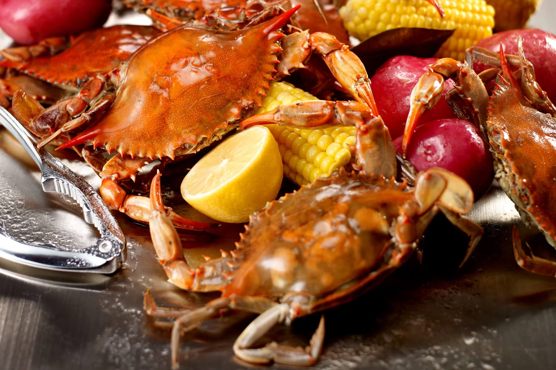 crab, boil, corn, entrée, dinner, food, food photographer, drink photographer, Long Island food photographer, product photographer, photographer, studio photographer, packaging, John Montana, Montana