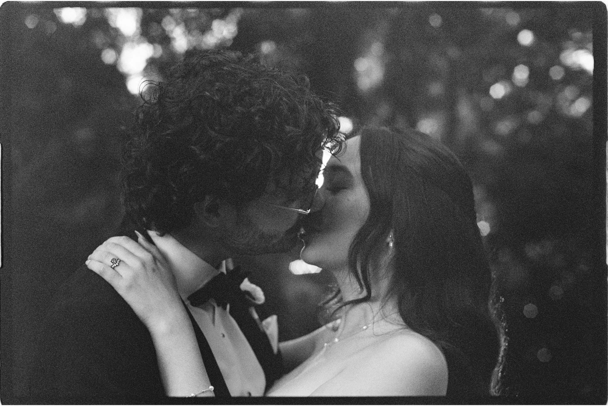 Sam & Sarah - Film (B&W)-1.jpg