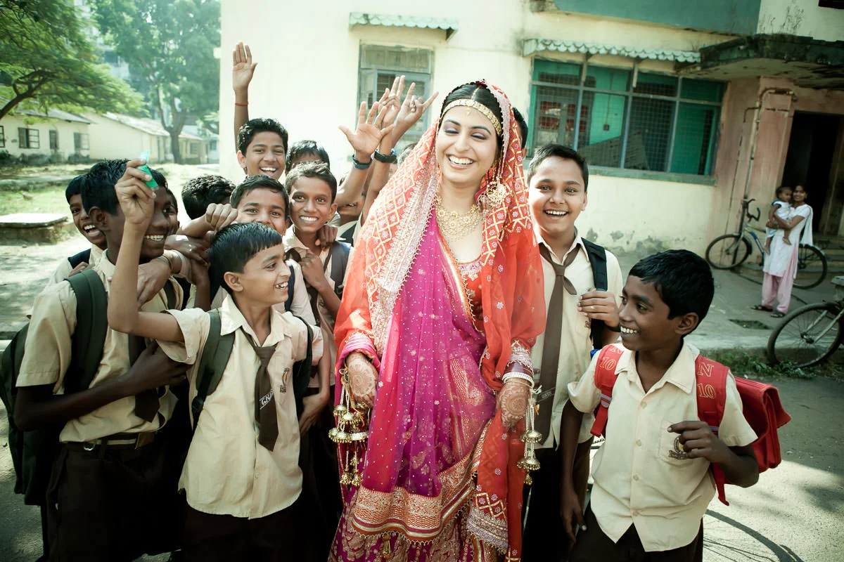 A group of school kids came to Sahiba just as she was about to enter the gurudwara for the wedding.