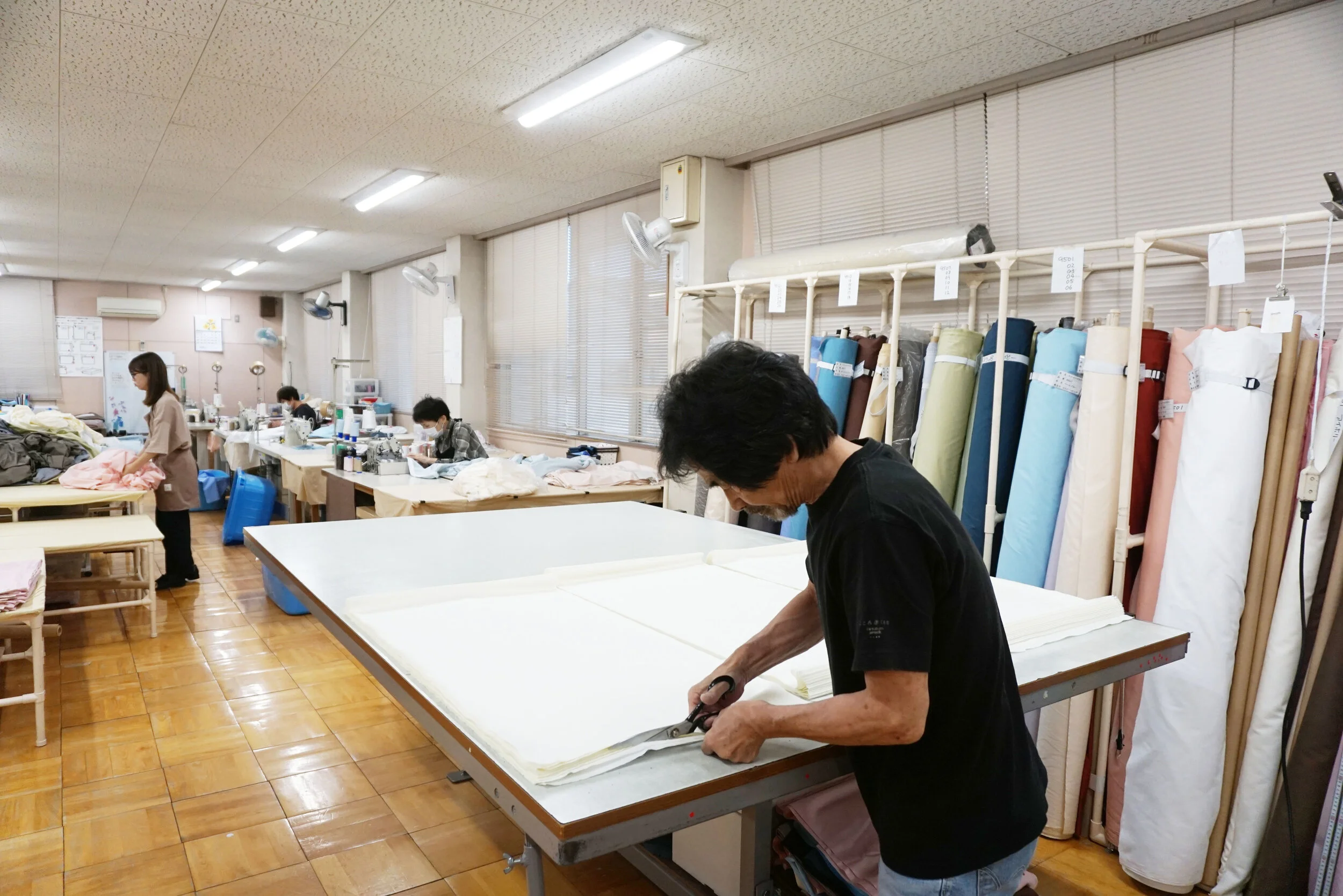 寝装品裁断風景