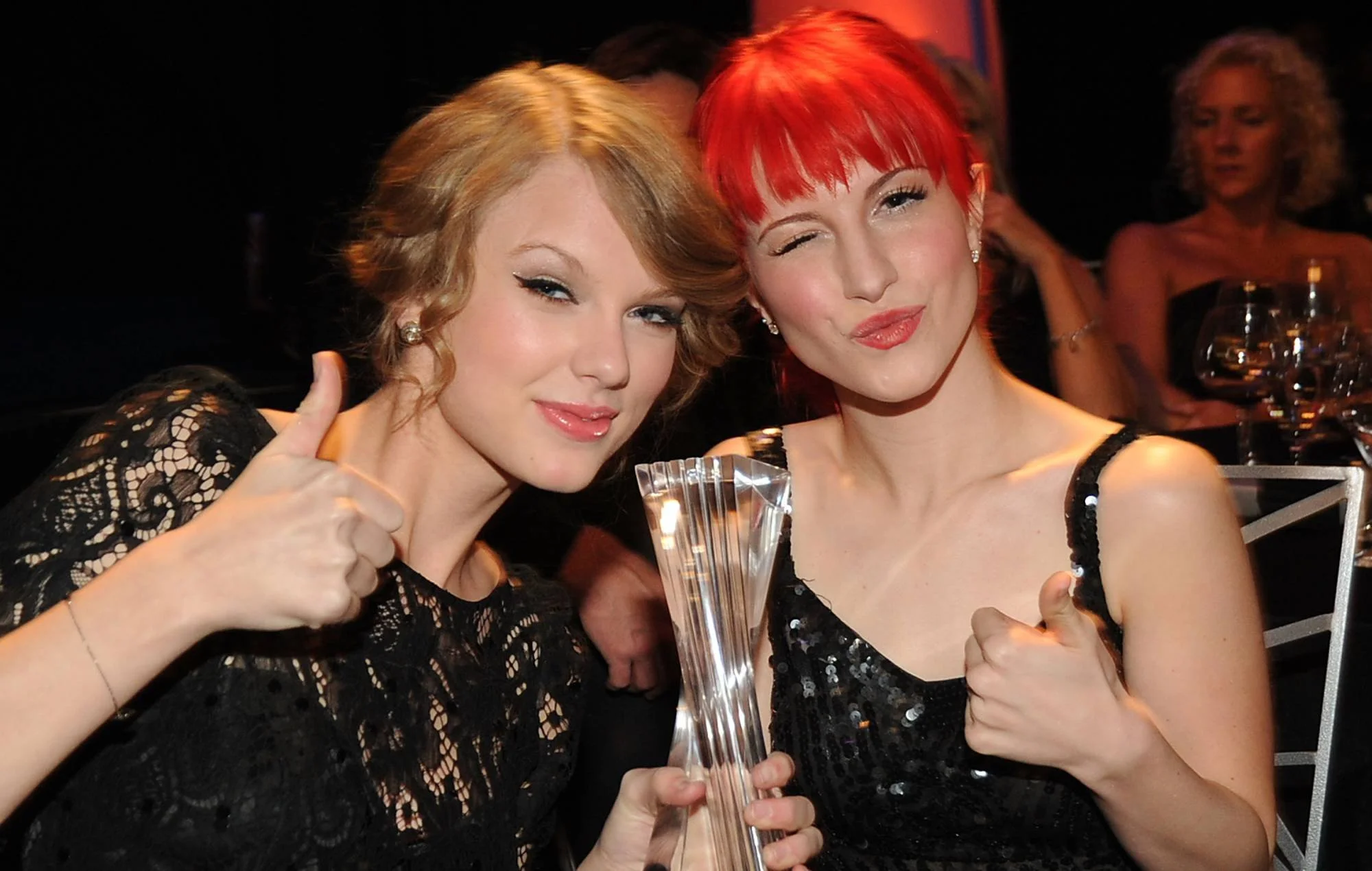 OPEN BEFORE / AFTER TAYLOR SWIFT & PARAMORE!