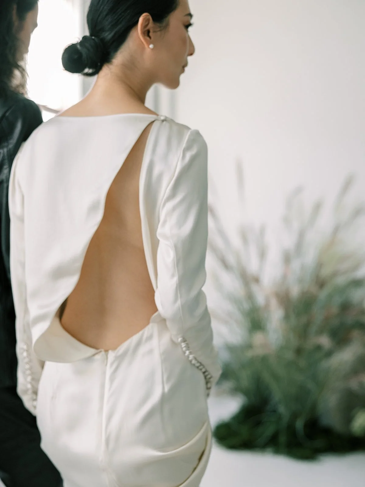 Urban wedding inspiration, still one of my favorite styled shoots —
@aliceahnphotography @pond.floralstudio @kamperett @linenandpoppi @brides.by.lydias @luuuuuuuuuuuucy
#urbanweddings #modernbride #weddingstationery