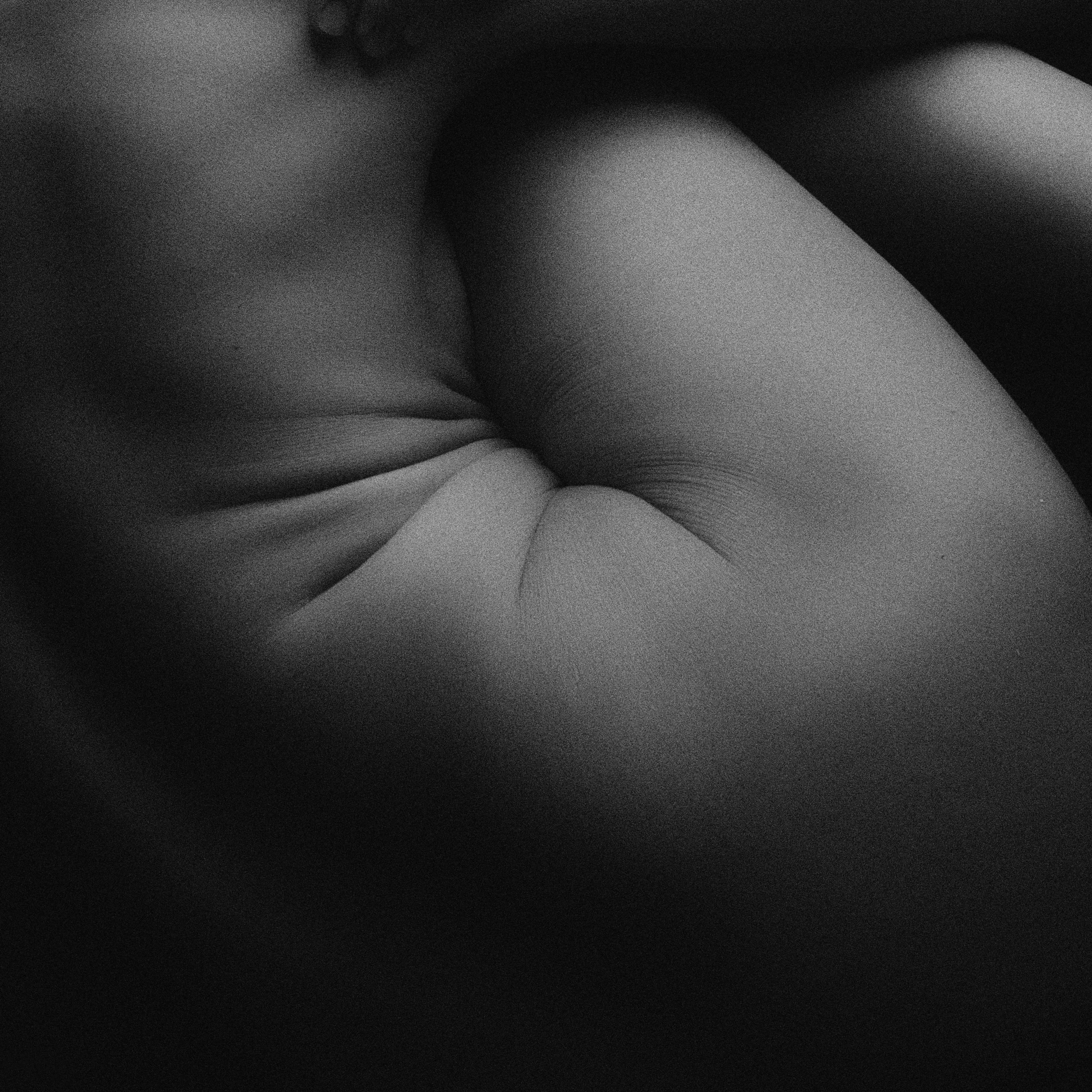 COMMON, BUT NOT NORMAL.

Your period hurts.

Is that actually normal?

Cramps.
Low back pain.
Headaches.
Bloating.
Fatigue.
Brain fog.
Digestive changes.
Mood changes.

So many of us are taught that these are simply part of having a period. 

From me