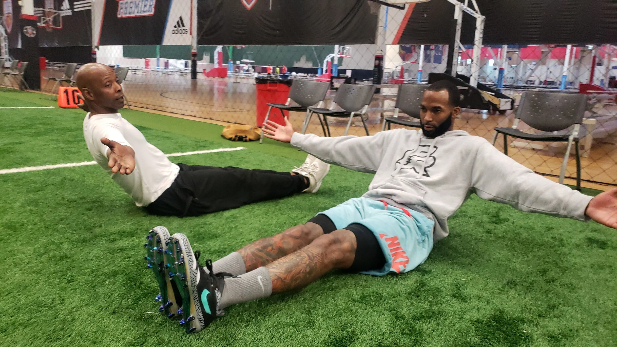 Paul Richardson (Washington Redskins) getting some ab work in.