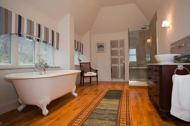 bathroom detail.jpg