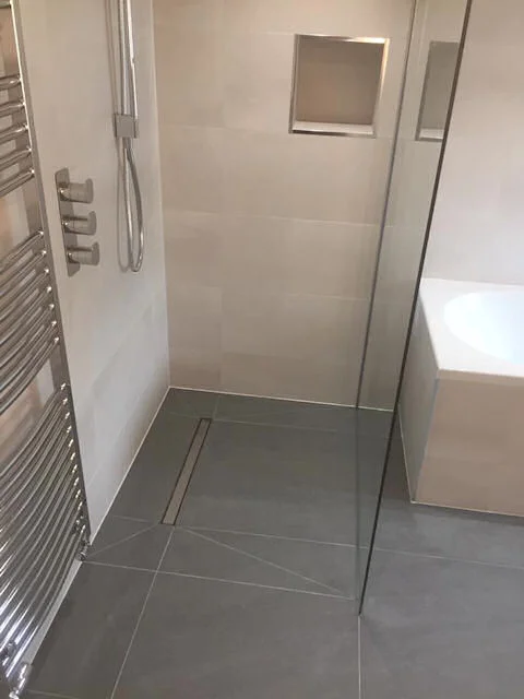 Modern wet room.jpg
