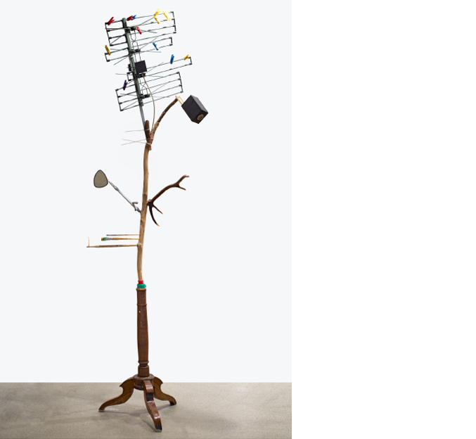 Jimmie Durham / The Bluebird of Happiness and the Miner’s Canary (Classic Rock), 2008 / Mixed media / 300 x 80 x 90 cm 