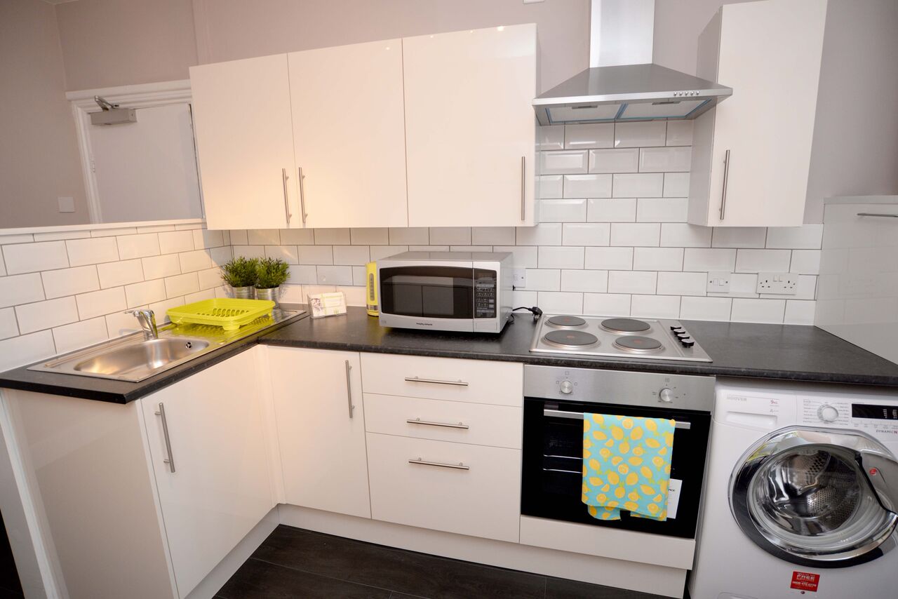 _HMO Heaven Refurbishment Service - Clytha Square II Newport After 005_preview.jpeg