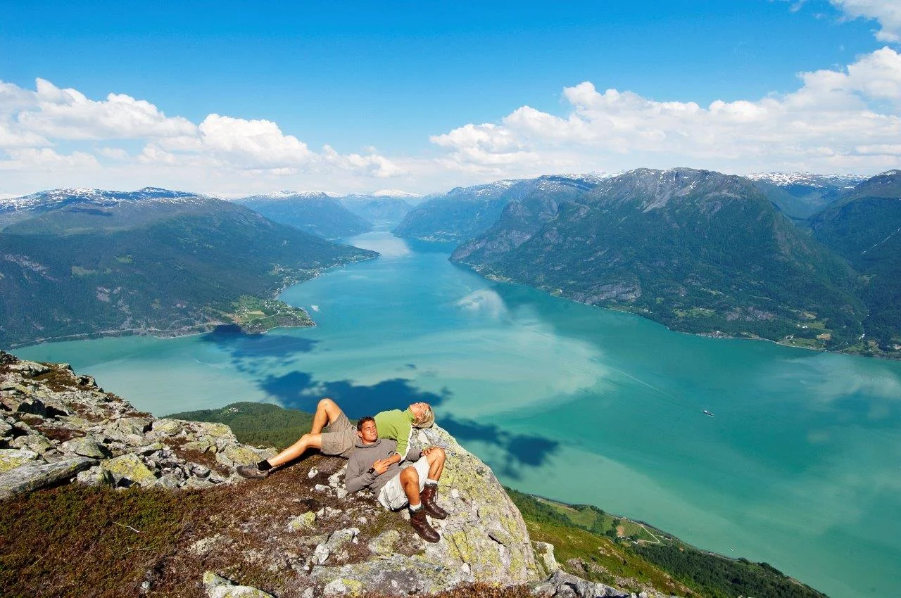 Molden og Lusterfjorden.jpg