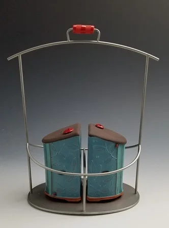 Liz Zlot Summerfield Salt and Pepper with Tote, 9.5” x 8” x 4” Retail Value: $400