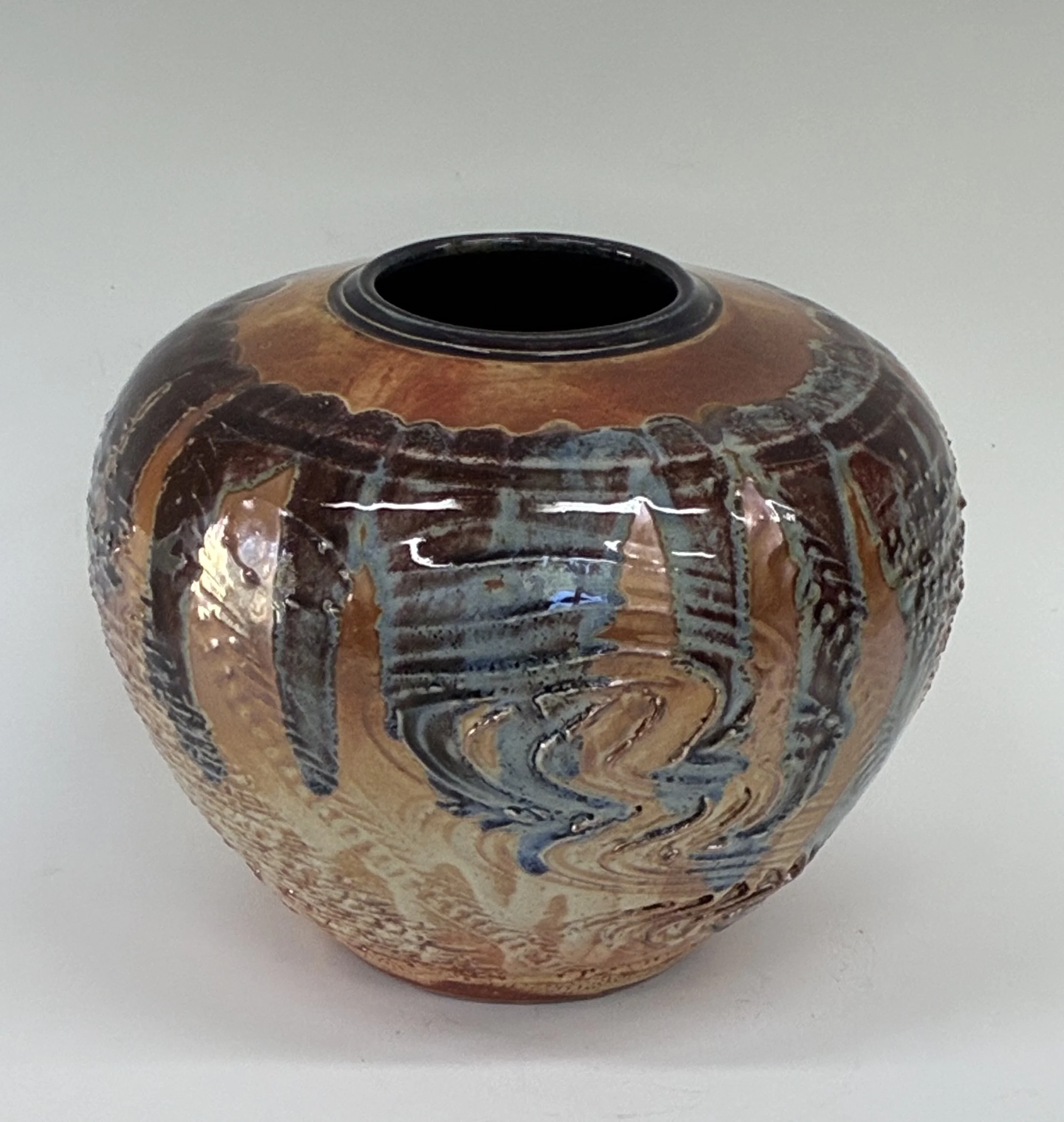 2026_PHO_StudioArtist_RalphMello_TexturedVase.jpeg